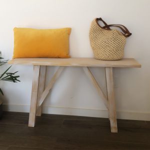 Alternative view of Banqueta (Alice)