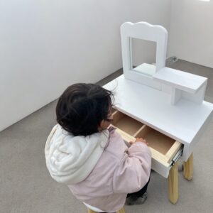 Alternative view of Tocador de Niña