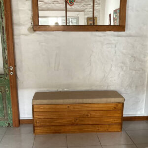 Baúl en madera y tapizado